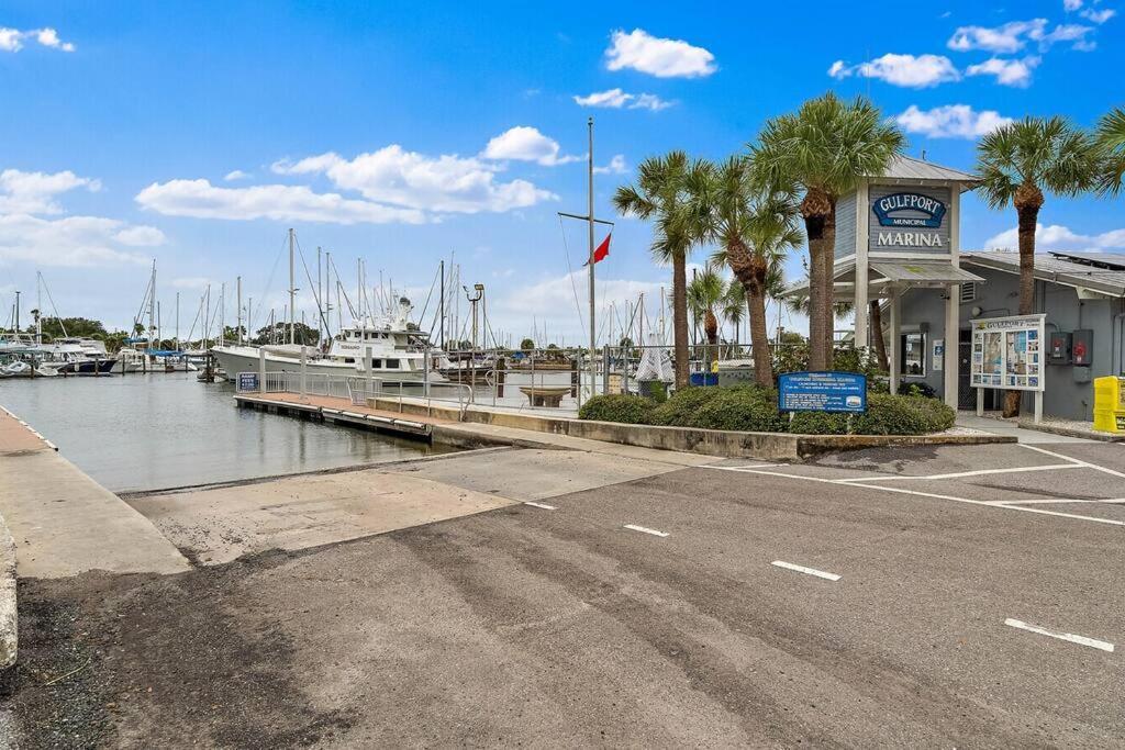 Quaint Gulfport Beach Bungalow Sint-Petersburg Buitenkant foto