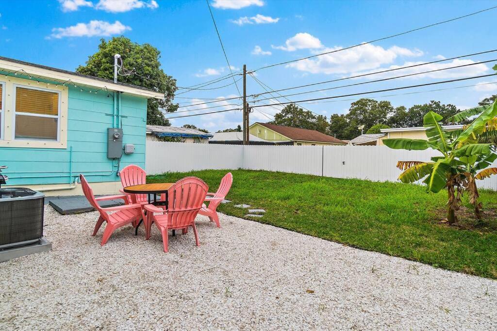 Quaint Gulfport Beach Bungalow Sint-Petersburg Buitenkant foto