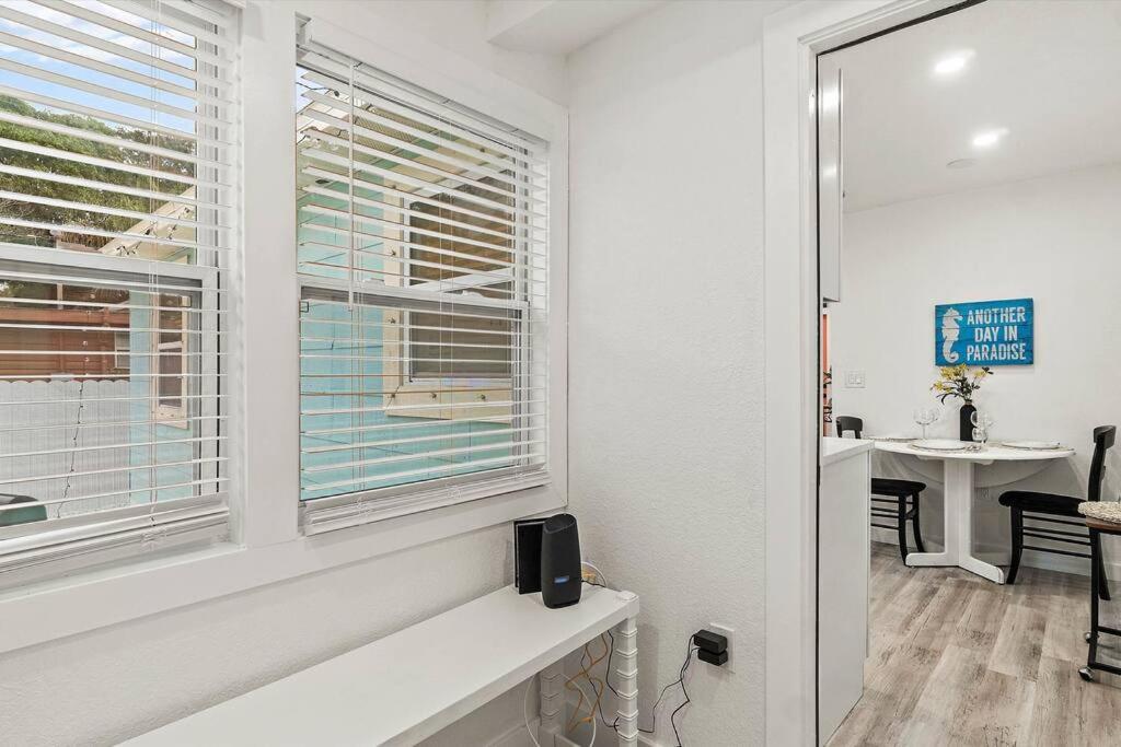 Quaint Gulfport Beach Bungalow Sint-Petersburg Buitenkant foto