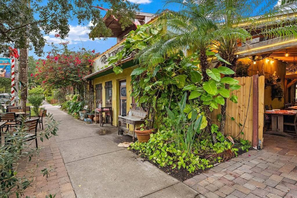 Quaint Gulfport Beach Bungalow Sint-Petersburg Buitenkant foto