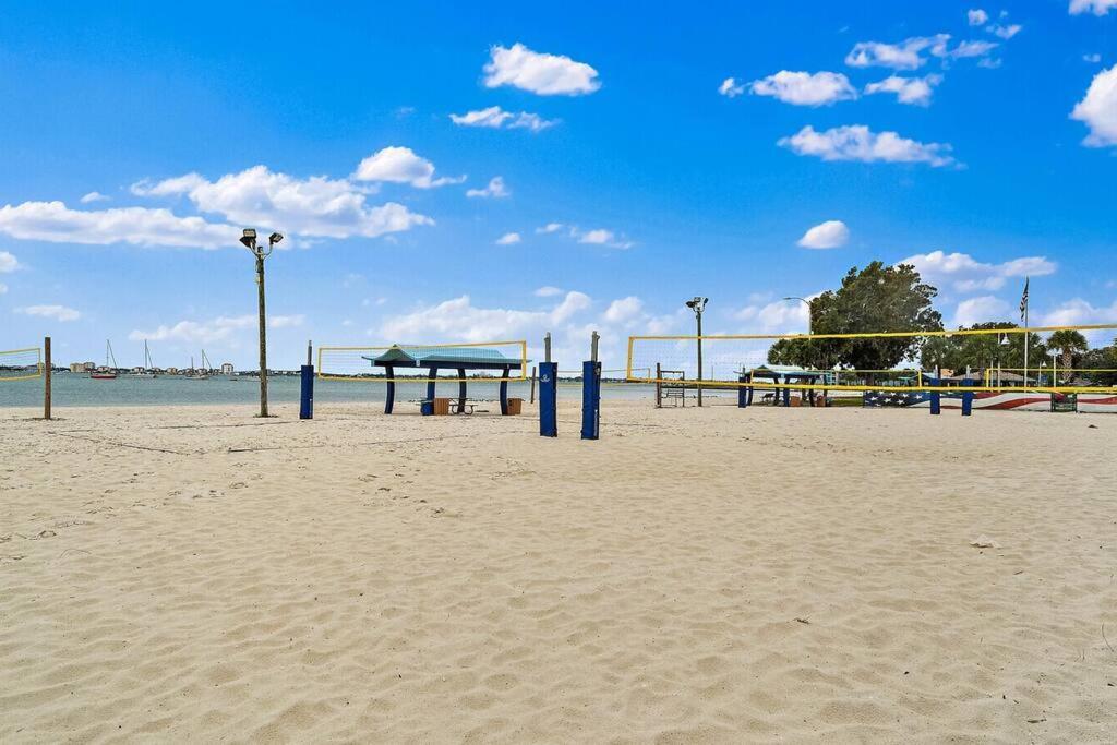 Quaint Gulfport Beach Bungalow Sint-Petersburg Buitenkant foto