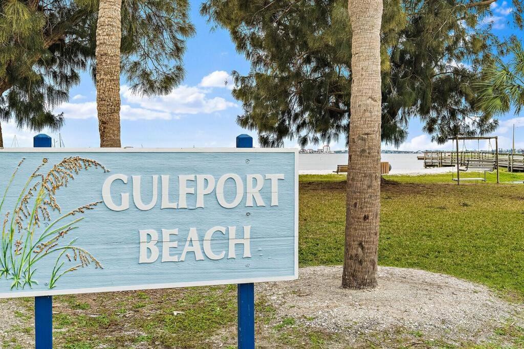 Quaint Gulfport Beach Bungalow Sint-Petersburg Buitenkant foto