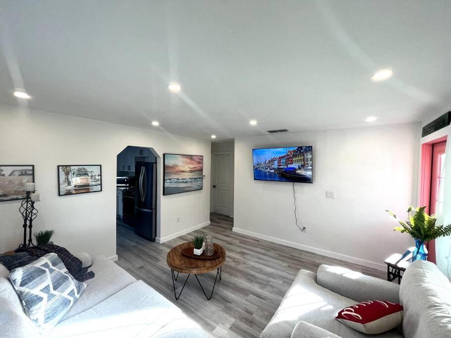 Quaint Gulfport Beach Bungalow Sint-Petersburg Buitenkant foto
